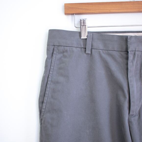 Banana Republic Men's 32x32 Gray Straight Leg Chinos - Picture 7 of 7